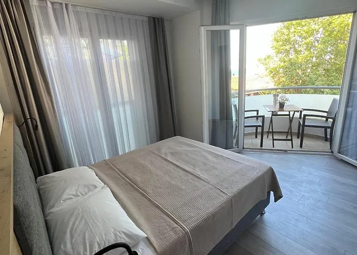 Carla Buyukada アダラー